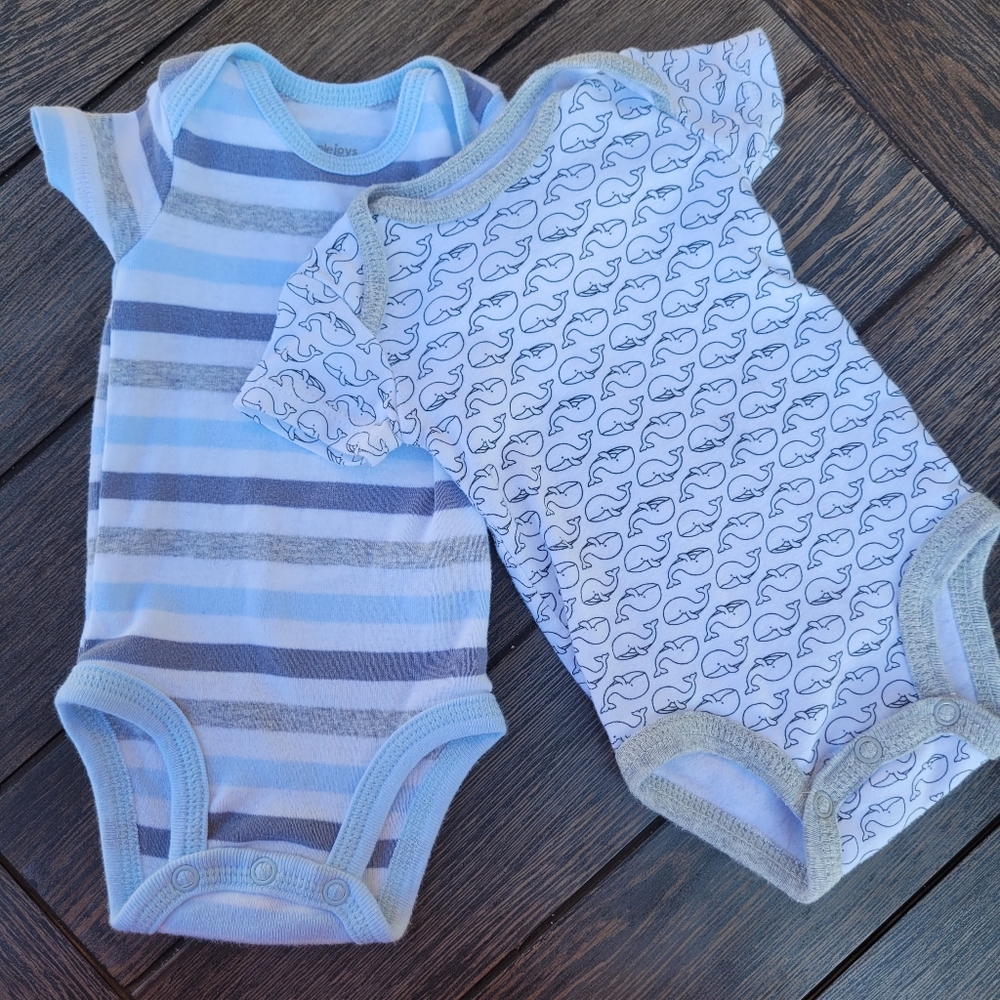 Bundle 2 Onsies Carters Newborn